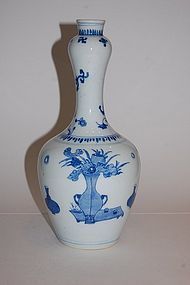 FINE TRANSITIONAL PERIOD BLUE AND WHITE MALLET VASE