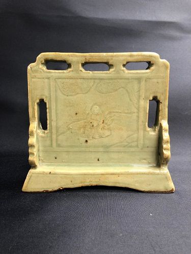 Fine Yuan dynasty Longquan carved celadon scholar’s desk screen