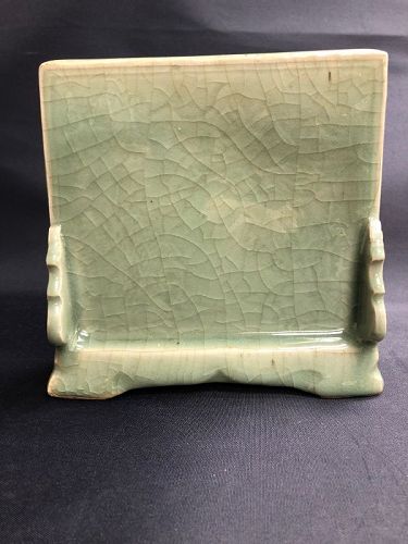Fine Ming dynasty Longquan celadon carved scholar’s desk screen