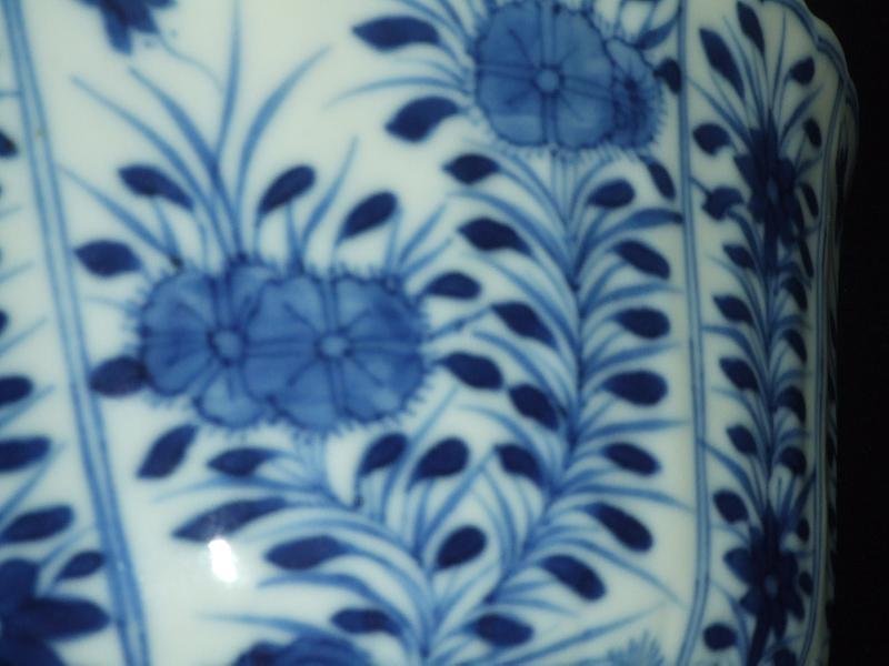 FLUTED PERFECT KANGXI PERIOD C17 BLUE AND WHITE BOWL