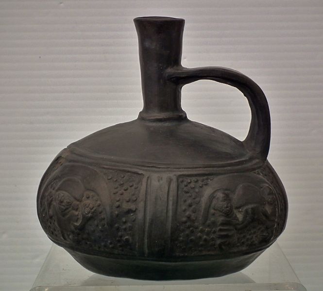 Antique Pre-Columbian Chimú Blackware Pottery Vessel ca. 1100 - 1532 A