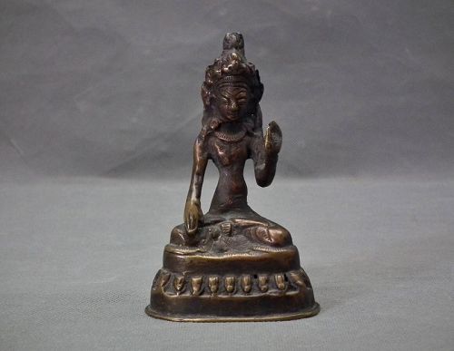 Antique 18-19th C Chinese Qing Dynasty Bronze figure of Bodhisattva