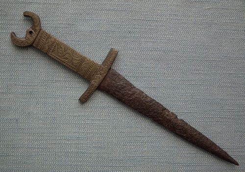 Antique Islamic North African Berber Quillon Dagger Crescent Pommel