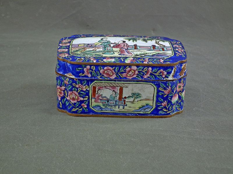 Antique Chinese Qing Dynasty Enameled Famille Rose Enamel Box