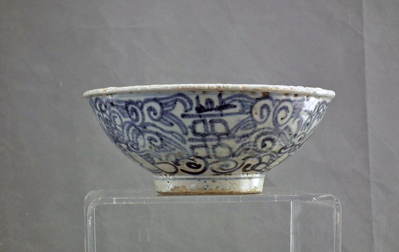 Antique Ming Dynasty Chinese Blue And White Porcelain Bowl