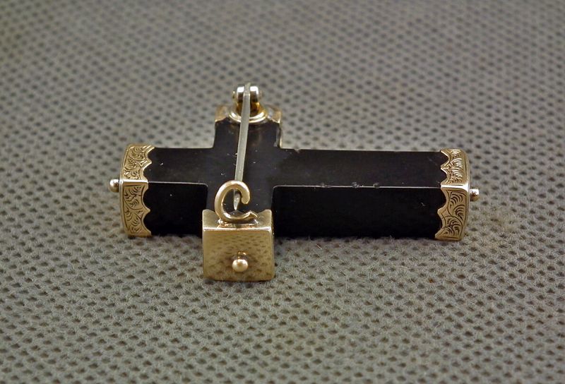 Victorian 10k gold popular jet mourning brooch