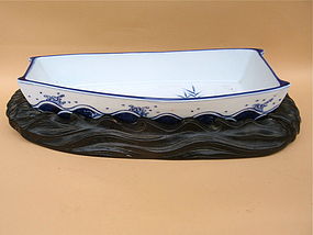 Japanese Imari porcelain boat with wave stand