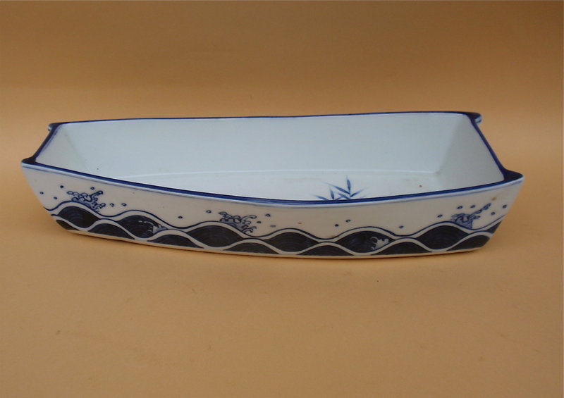 Japanese Imari porcelain boat with wave stand