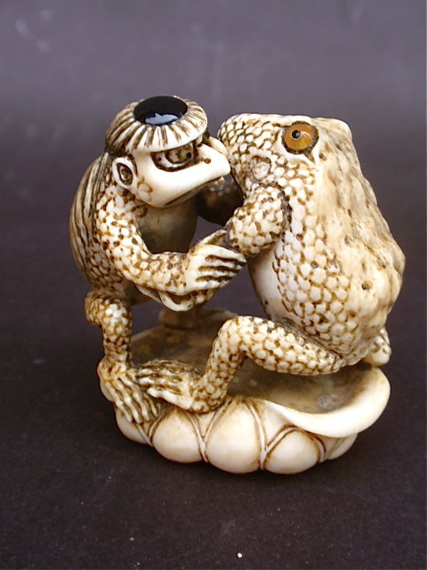 Japanese Ivory Netsuke Kappa &amp; Frog wrestling signed