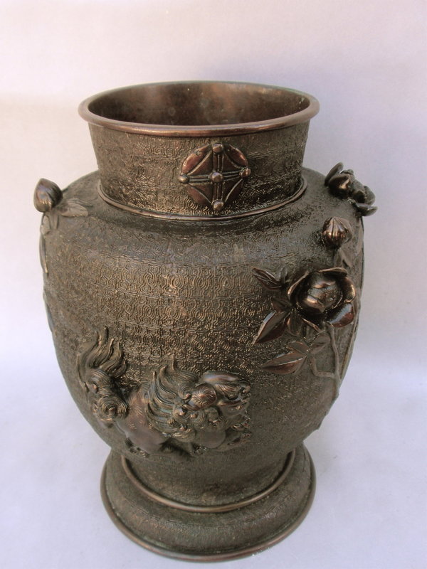 Japanese Bronze vase ikebana shishi dog flowers