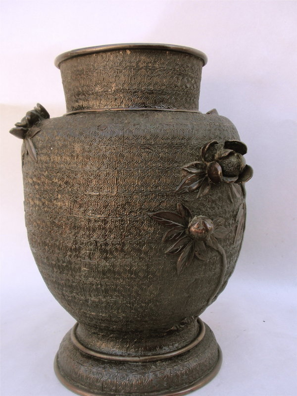 Japanese Bronze vase ikebana shishi dog flowers
