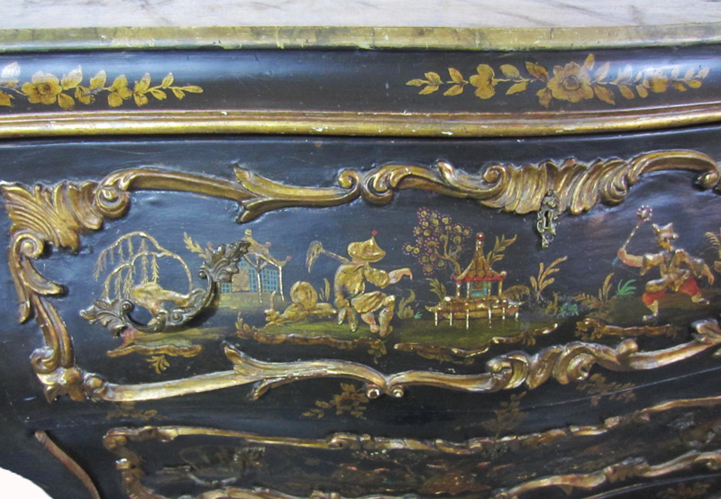 Antique Italian Chinoiserie Bombe Chest of drawers 19th century
