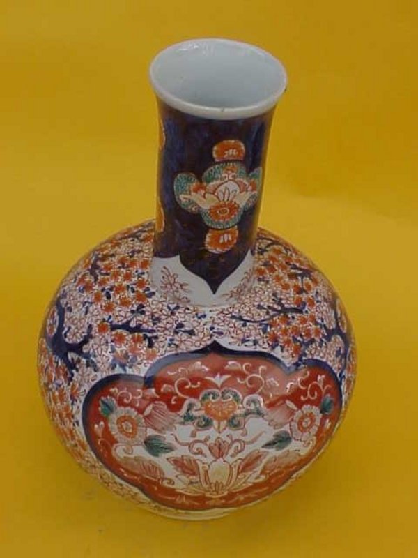 Japanese Imari porcelain large vase meiji period 1890s