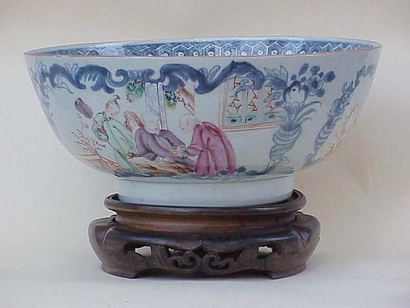 Chinese export porcelain bowl famille rose circa 1800