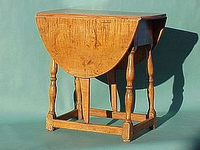 Early American Tiger maple butterfly tavern table c1760