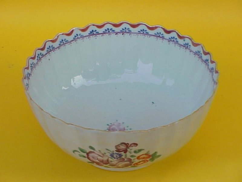 Chinese Export porcelain floral bowl circa 1790