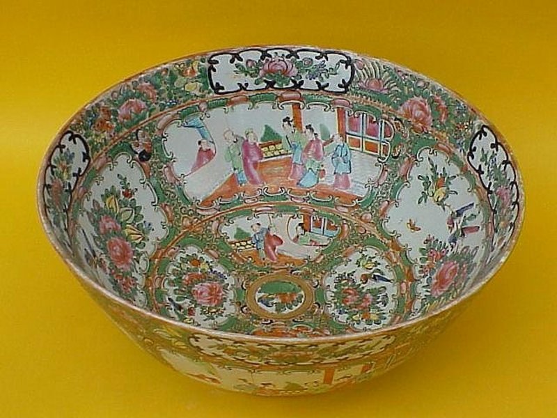 Chinese export  Famille rose medallion large bowl