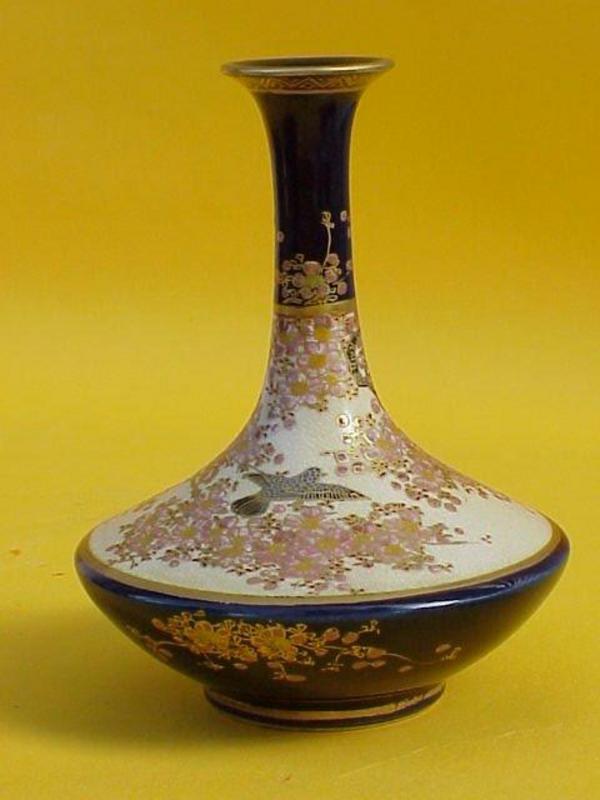 Japanese Satsuma pottery vase c.1900 signed