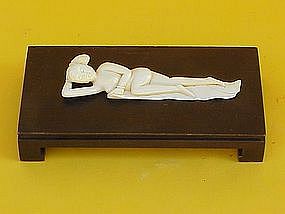 Chinese carved Ivory nude maiden doctors model antique