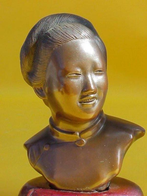 Chinese bronze bust of a Beautiful maiden