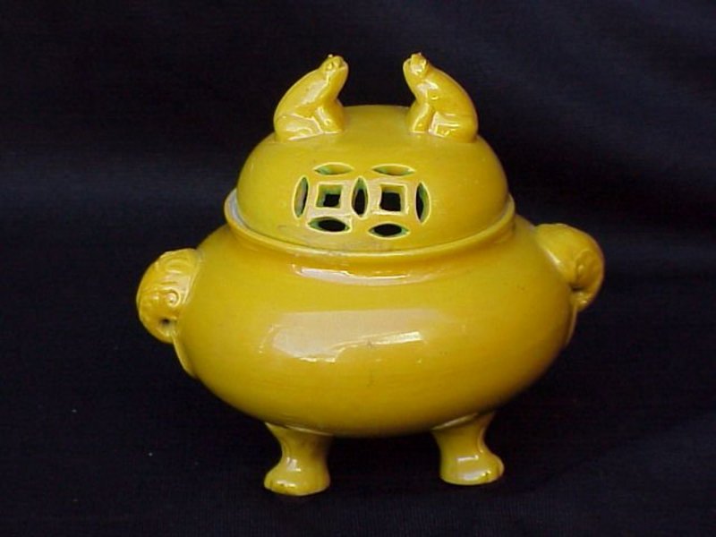 Chinese Imperial yellow porcelain censer frogs c.1850