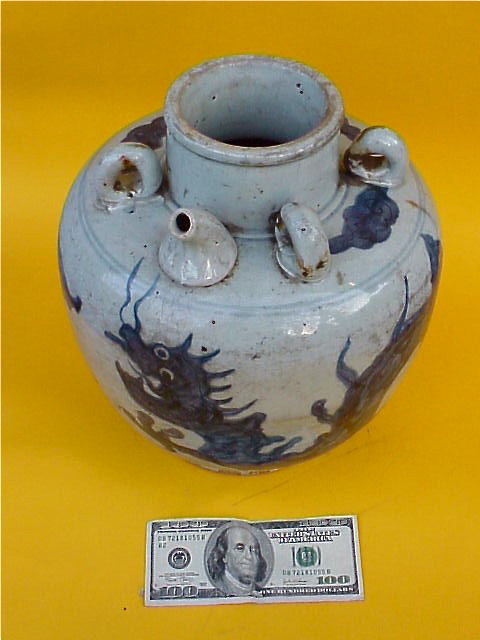 Ming Dynasty Chinese porcelain wine jar Dragon motif