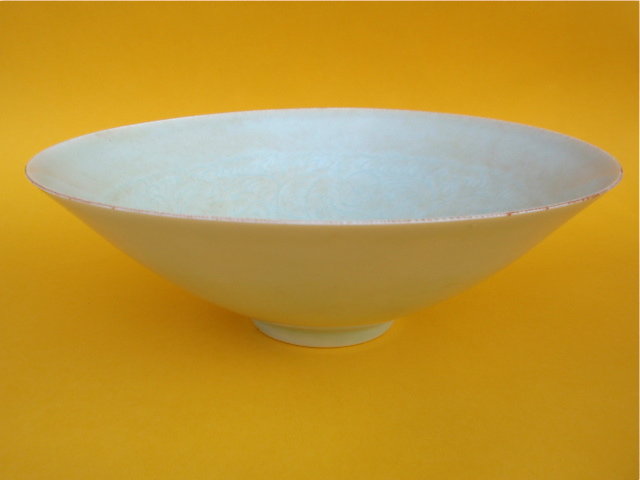 Chinese Song Dynasty porcelain Celadon bowl incised