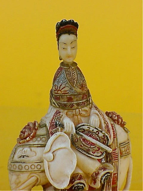 Chinese carved Ivory snuff bottle Elephant and Empress