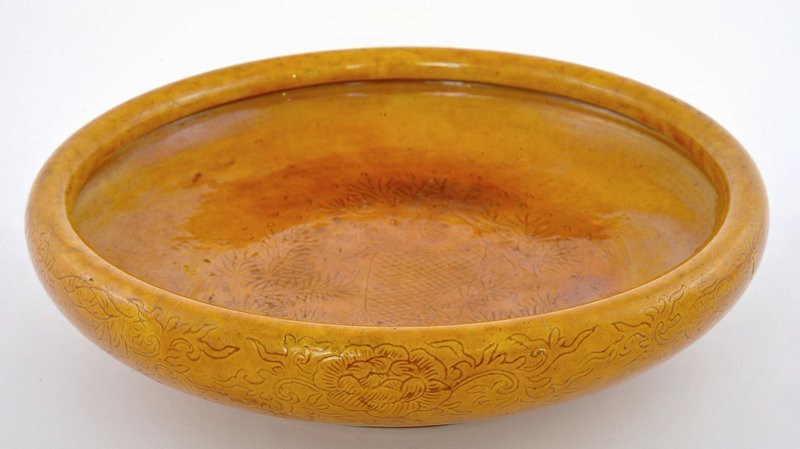 Late 18C Chinese Mustard Yellow Glaze Porcelain Bowl Fish