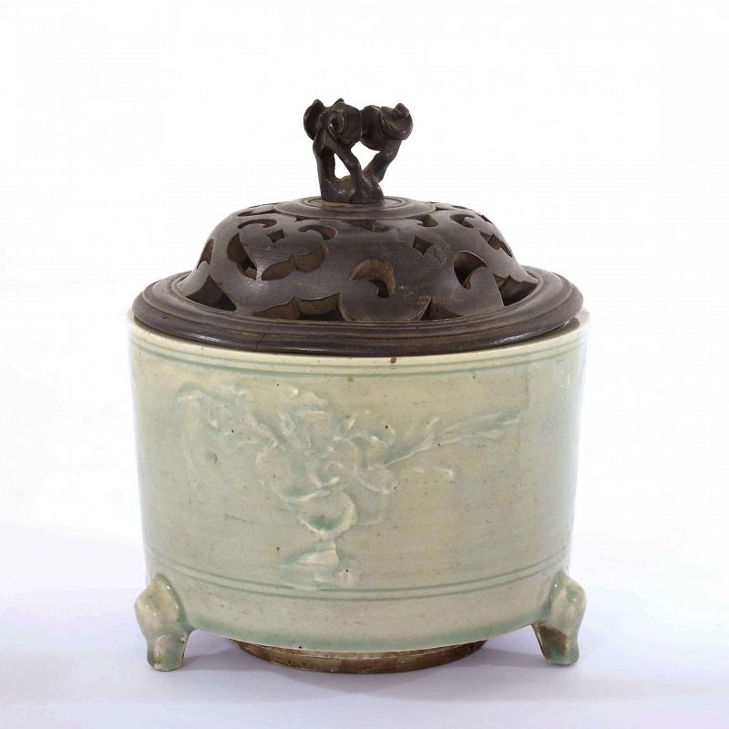 16C Chinese Longquan Celadon Tripod Censer Incense Burner Wood Lid