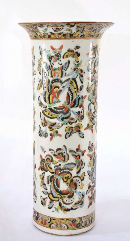Chinese Export Famille Rose Medallion 1000 Butterfly Porcelain Vase