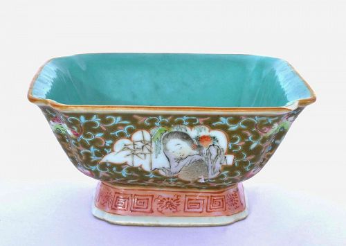 1900's Chinese Famille Rose Turquoise Glazed Porcelain Bowl Lady Mk