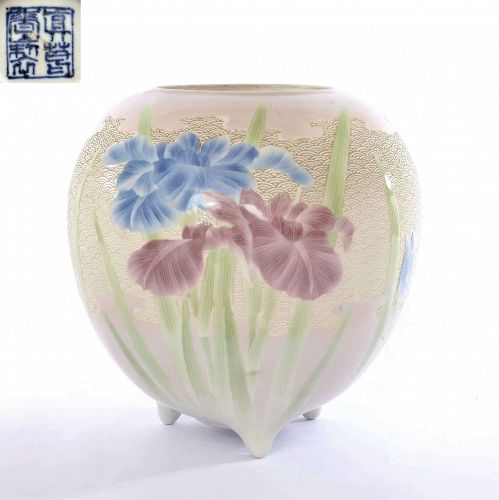 1900's Japanese Makuzu Kozan Studio Vase Jar Iris Flowers