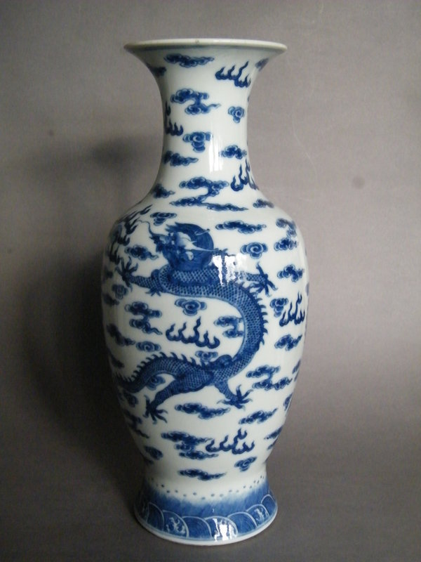 Fine Blue White Dragon Vase Qianlong Seal prob Later