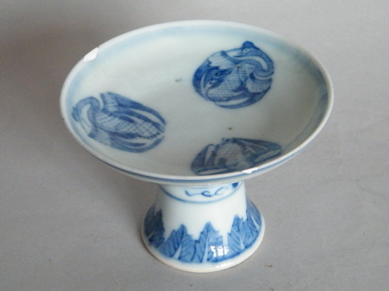 17/18 Cent Style Blue &amp; White Stem Dish - Kangxi Mark