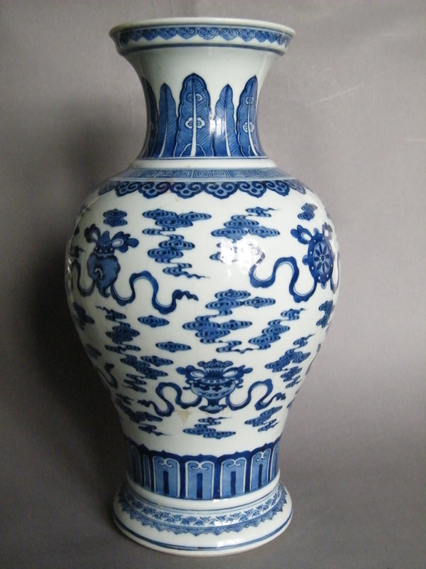 Large 18C Qianlong Style Vase Republic Period 1911-1949