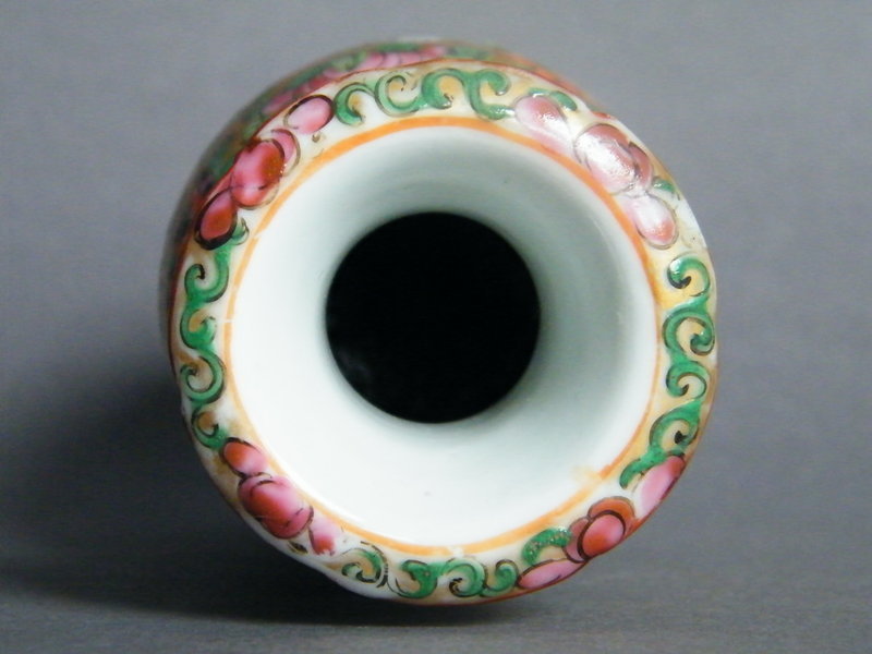 Late Qing Chinese Export Famille Rose Enamelled Vase