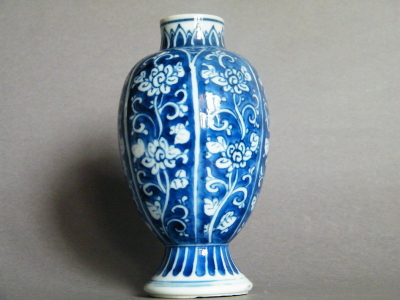 Rare 17th/18th C Chinese Export Vase, Kangxi 1662-1722