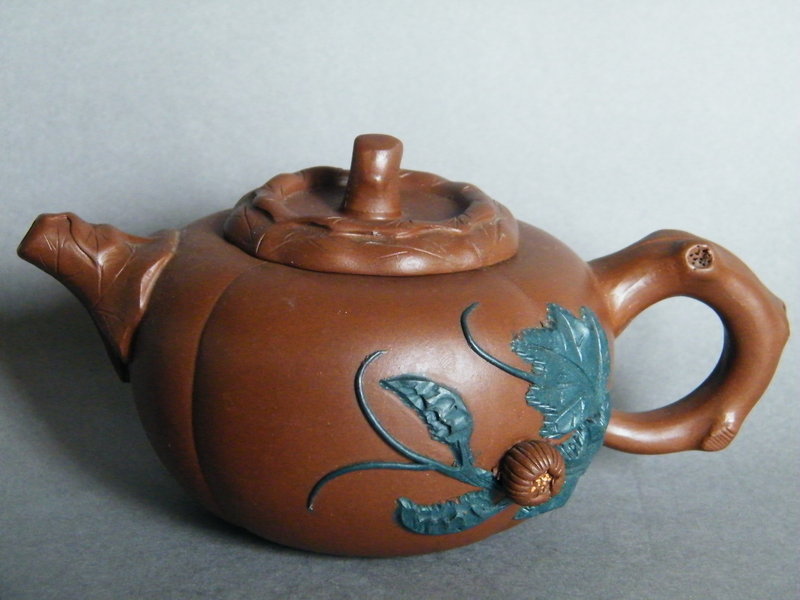 Chinese Yixing Teapot, 'signed' Shi Yu Zhen circa 1970s