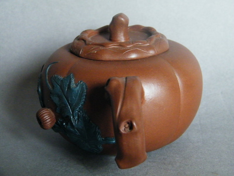 Chinese Yixing Teapot, 'signed' Shi Yu Zhen circa 1970s