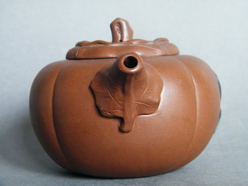 Chinese Yixing Teapot, 'signed' Shi Yu Zhen circa 1970s