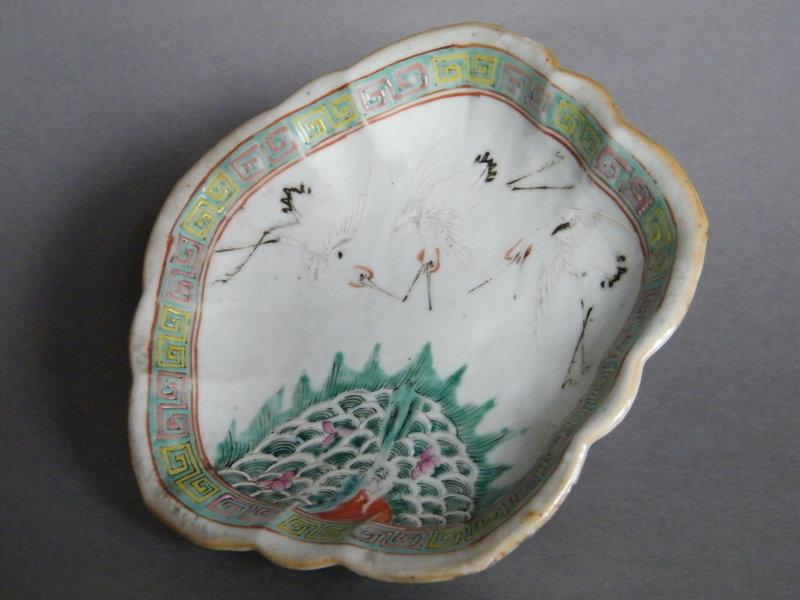 19th Century Footed Dish Tongzhi (1862-1874) Seal Mark