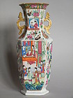 Fine Early 19th Century  Famille Rose Vase Jiaqing 1795-1820