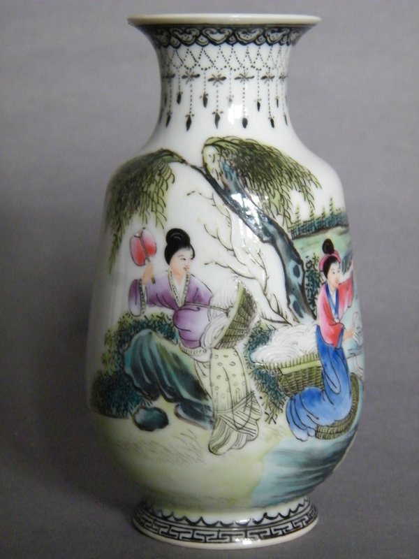 Chinese Porcelain Vase, Qianlong Mark, Republic Period (1911-1949)