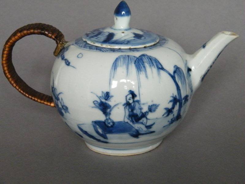 Rare Early 18C Chinese Export Porcelain Teapot Yongzheng 1723-1735