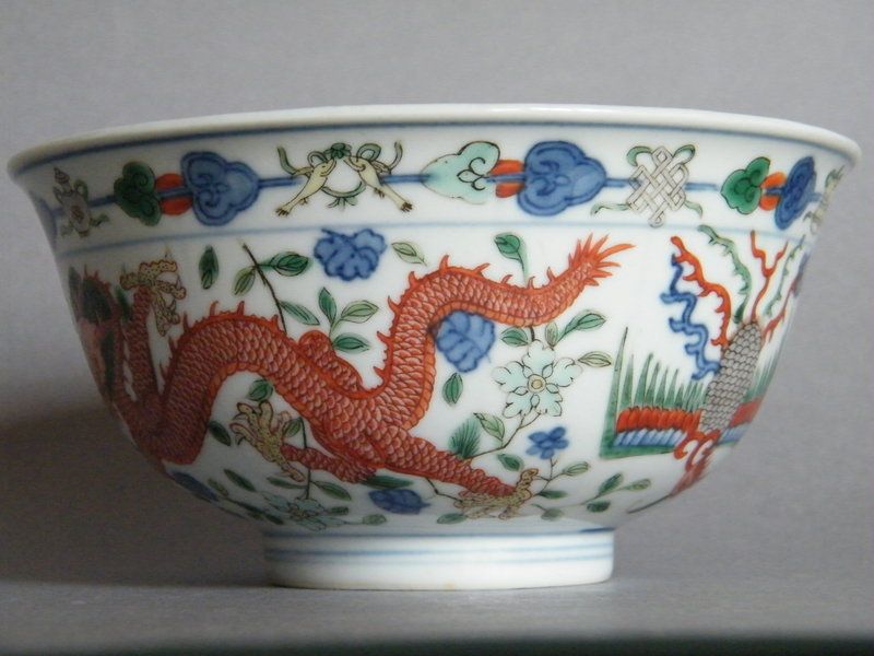 Fine Imperial Chinese Porcelain Wucai Dragon Bowl, Qianlong 1736- 1795