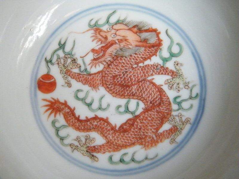 Fine Imperial Chinese Porcelain Wucai Dragon Bowl, Qianlong 1736- 1795
