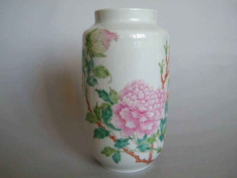 Rare Fencai Peony Vase Hall for the Cultivation of Virtue 1912-1949