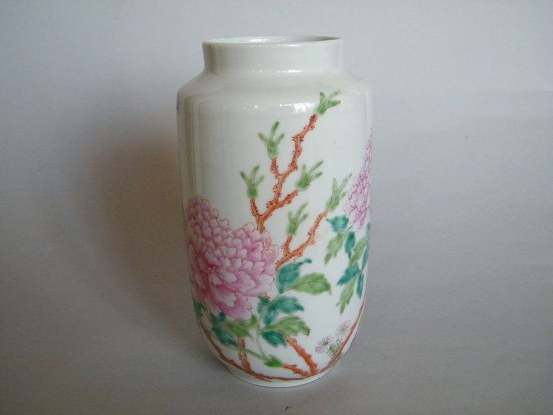 Rare Fencai Peony Vase Hall for the Cultivation of Virtue 1912-1949
