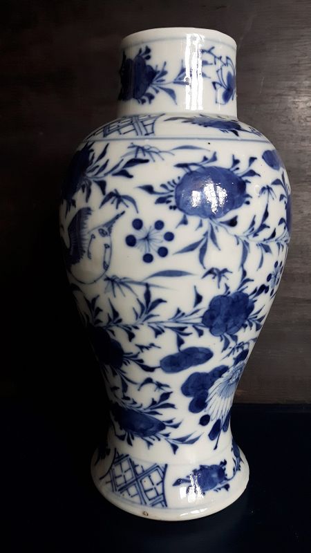 Blue &amp; White Chinese Export Vase, late 19th/20th Century 青花外销观音瓶